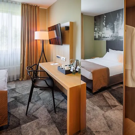 Hotel Lanzcarré Mannheim, A Member Of Radisson Individuals 4*